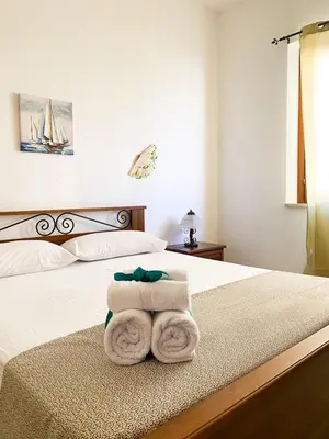 a pile of towels sitting on a bed at Sole di Sicilia in Castelluzzo
