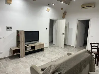 a living room with a tv and a couch at Casa vacanze Giada in Terrasini
