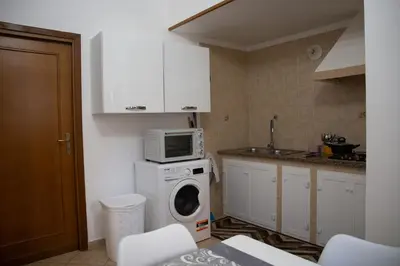 a kitchen with a washing machine and a microwave at La Casetta della Nonna in Palermo
