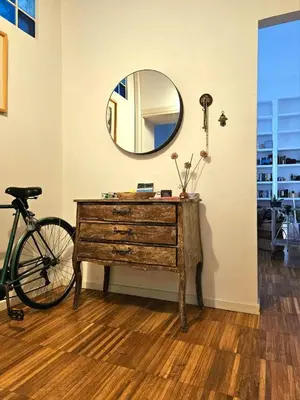 a living room with a table and a kitchen at RoccoLima in Palermo