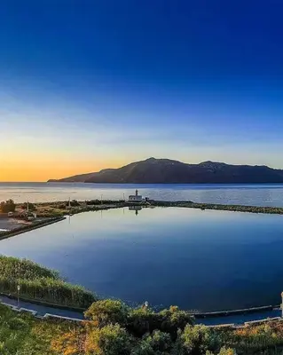 a large body of water with a mountain in the background at Casa il Sole Casevacanze Ferienwohnung Daniele Furco in Castellammare del Golfo