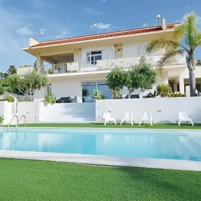 Villa Dwellings With Pool For Exclusive Use