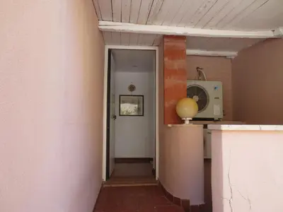 a hallway leading to a kitchen with a microwave at Casa Allegra Mondello in Palermo