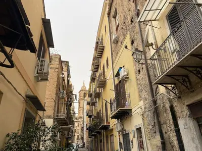 a narrow alley with buildings in a city at Appartamento Centro Storico in Palermo