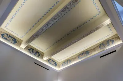 a coffered ceiling with blue and white tiles at Vissi d'Arte Rooms in Palermo