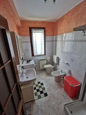 a bathroom with a sink and a toilet at Località Cefalù - Villa indipendente con giardino in Lascari