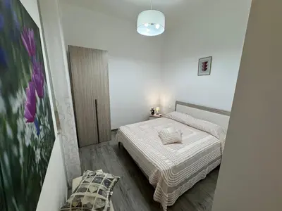 a small bedroom with a bed in a room at La Dolcissima in Castellammare del Golfo