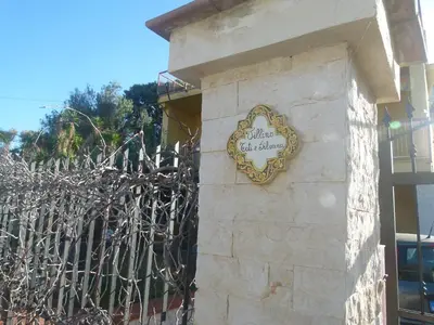 a sign on the side of a building at Villino Toti e Silvana - a 50 mt dal mare in Carini