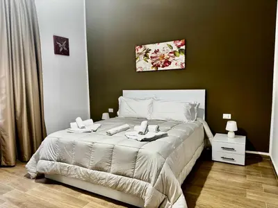 a small bed in a room with a green wall at Regina Rooms in Palermo