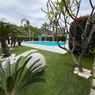 Villa Oxidiana with pool and garden