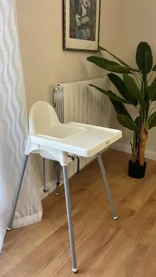 a white desk in a room with a plant at Mart Rental Apartament in Palermo