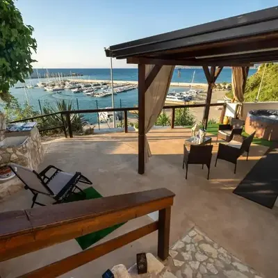 Baia Marina Suite with private jacuzzi