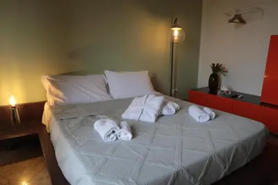 a bedroom with a bed with towels on it at Courthouse Apartments Palermo in Palermo