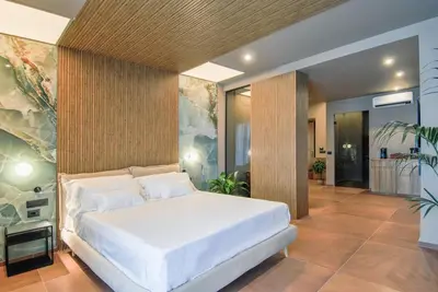 a bedroom with a large white bed in a room at Le Dimore - Ponte 7 in Palermo