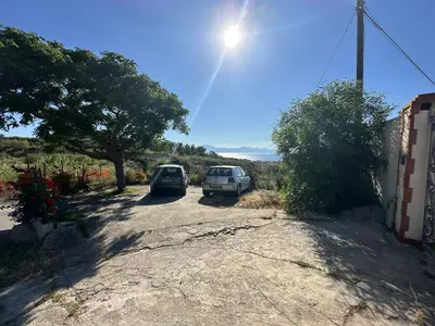 two cars parked on the side of a dirt road at Villa Belvedere in Partinico