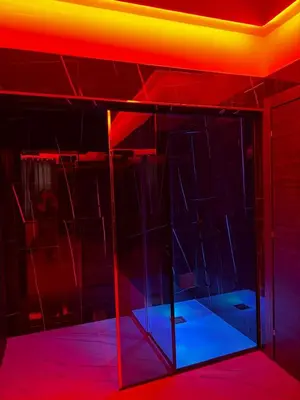 an empty room with red and blue lights at Luxurymimi in Palermo