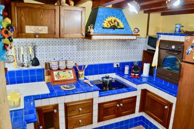 a model of a kitchen with blue tiles at Home sweet home in Santa Flavia