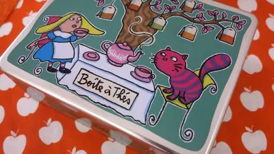 a box with a sticker of a cat sitting at a table at MAD Bed & Breakfast in Palermo