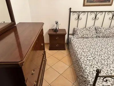 a bedroom with a bed and a dresser with a dresser at Villa Altavilla in Altavilla Milicia
