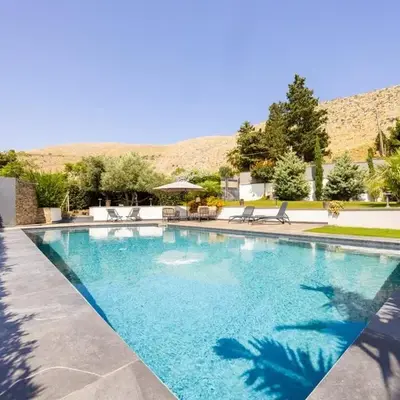 Ibis Lodge With Swimming Pool