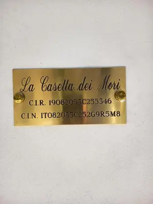 a gold sign that reads la boscilia die not at La casetta dei Mori in Palermo
