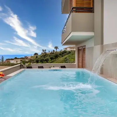 Appartamenti in villa Ionio vista mare con piscina riscaldata e campo da bocce