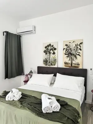 a bedroom with a bed with towels on it at Cocciu d'amuri a casa in Terrasini