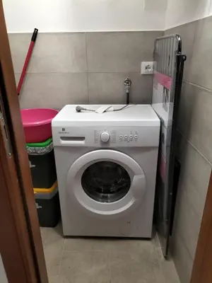 a washer and dryer in a small room at Casa Verdi in Capaci
