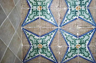 a blue and white tile pattern on a wall at Santina Suites in Castellammare del Golfo