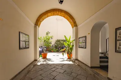 an archway in a building with potted plants at La casettina di Dante in Palermo