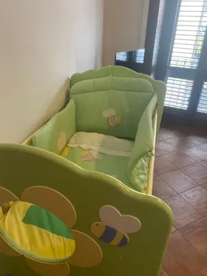 a green childs bed in a room at La Casa di Cat in Palermo