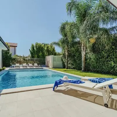Esclusiva Villa con Piscina Privata a Mondello