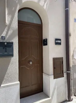 a brown door on the side of a building at Pesco Rooms Marineo in Marineo