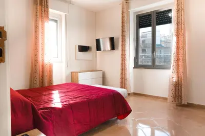 a living room with a table and a couch at Ampio Appartamento con 3 Camere vicino la stazione - Re D'Aragona Vacanze in Termini Imerese