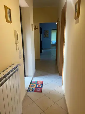a hallway with a tile floor with a mat on the floor at La casa di Frank, con piscina privata in Campofelice di Roccella