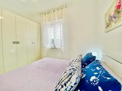 a bedroom with a bed with blue and white pillows at Villa Per Sole Mare e Relax, 200 mt dalla spiaggia in Alcamo