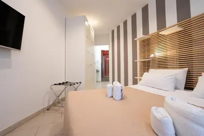a bedroom with two beds with white pillows at Palermo Central BB in Palermo