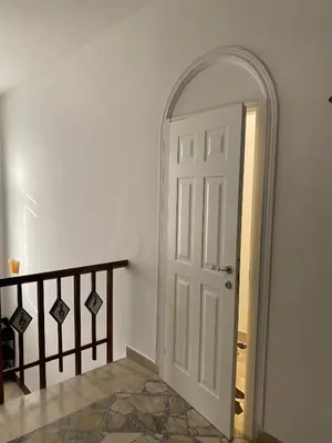 a white door with an archway in a hallway at Holiday & House - Imparato Carini Costa Verde - Appartamento con ampia terrazza - porzione di Villa Residenziale a pochi passi dal mare in Carini