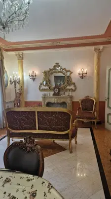 a living room with a couch and a mirror at Casa mogia in Palermo