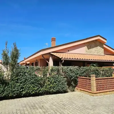 Holiday Home Helle mediterrane Villa mit Veranda und Garten by Interhome