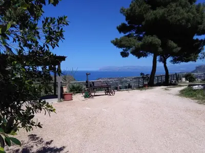a living room with a couch and a bed at Agriturismo Finazzo in Balata di Baida