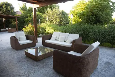 a patio with three chairs and a coffee table at Ville dell'Eden con 9 camere da letto in 6 unità abitative in Lascari