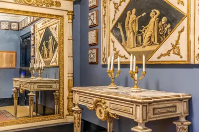 a room with a mirror and a table with candles at Le Stanze al Genio di Darlon in Palermo
