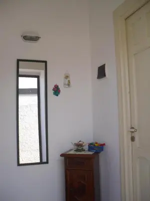 a mirror on a wall next to a wooden dresser at Vicino al mare e lontano dai rumori in Alcamo Marina