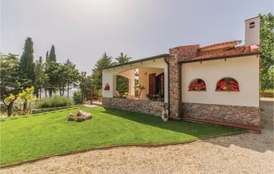 an external view of a house with a yard at Villa Belvedere in Sambuca di Sicilia