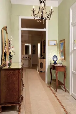 a hallway with a table and a chandelier in a room at B&B 091 in Palermo