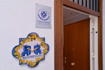 a sign on a wall next to a door at B&B Le Porte Del Centro in Palermo