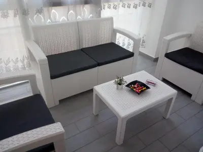 a living room with a bench and a table at Casa Normanna in Monreale
