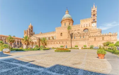 a large building with a clock tower on it at Palermo Per Due in Torretta