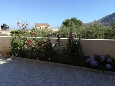 a garden with flowers and a fence at B&B La Chiocciola in Castelluzzo